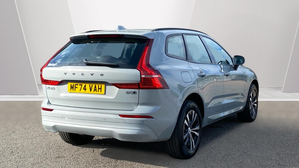 Volvo XC60 2.0 B5P Core 5dr AWD Geartronic Petrol Estate - Image 2