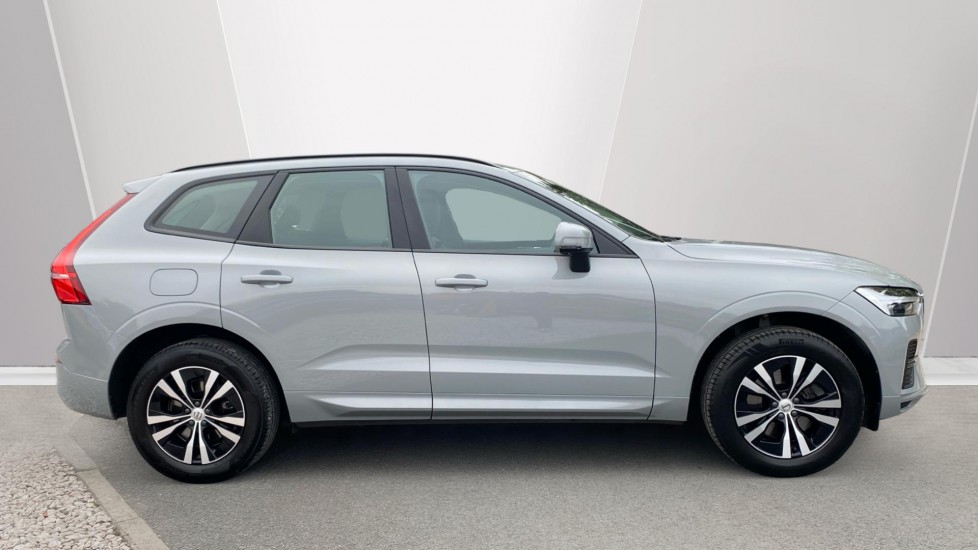 Volvo XC60 2.0 B5P Core 5dr AWD Geartronic Petrol Estate - Image 3