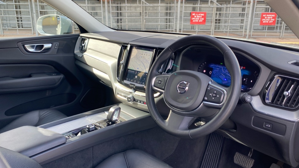 Volvo XC60 2.0 B5P Core 5dr AWD Geartronic Petrol Estate - Image 5