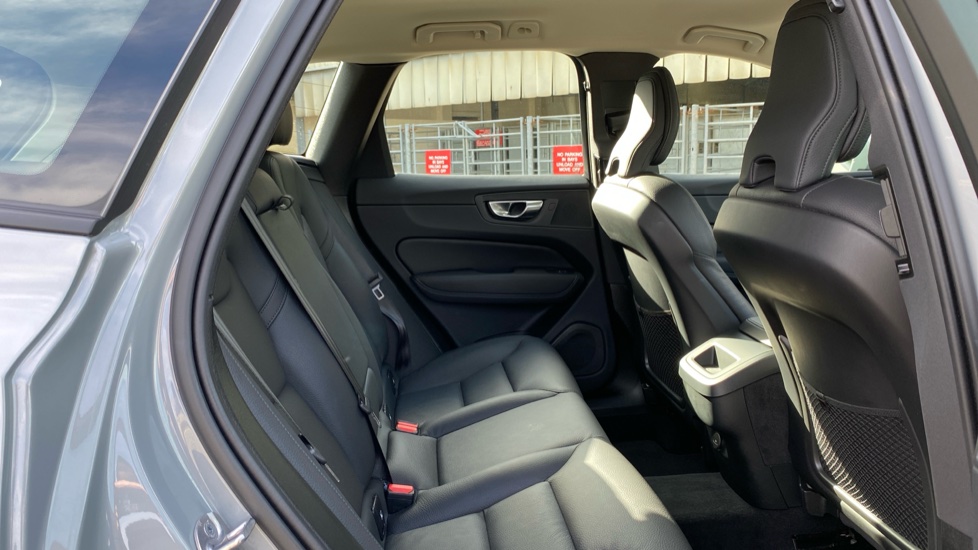 Volvo XC60 2.0 B5P Core 5dr AWD Geartronic Petrol Estate - Image 7