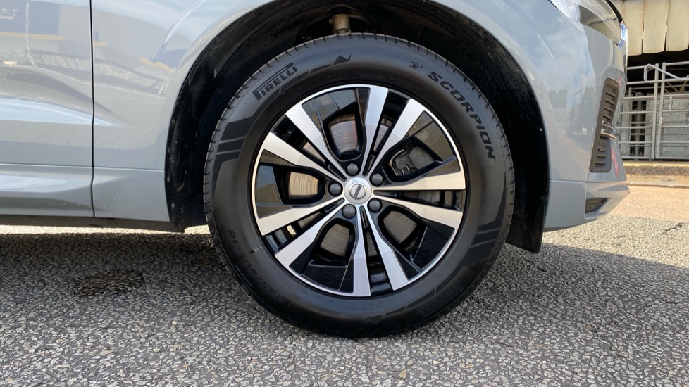 Volvo XC60 2.0 B5P Core 5dr AWD Geartronic Petrol Estate - Image 10