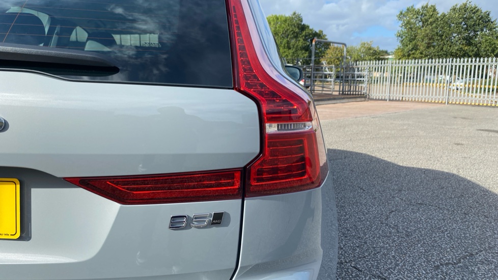 Volvo XC60 2.0 B5P Core 5dr AWD Geartronic Petrol Estate - Image 42