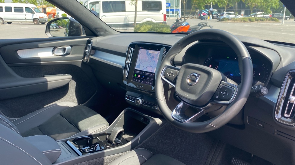Volvo XC40 2.0 B3P Plus Black Edition 5dr Auto Petrol Estate - Image 5