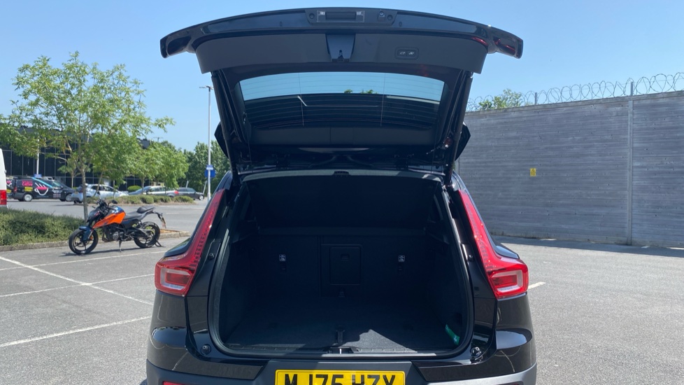 Volvo XC40 2.0 B3P Plus Black Edition 5dr Auto Petrol Estate - Image 14