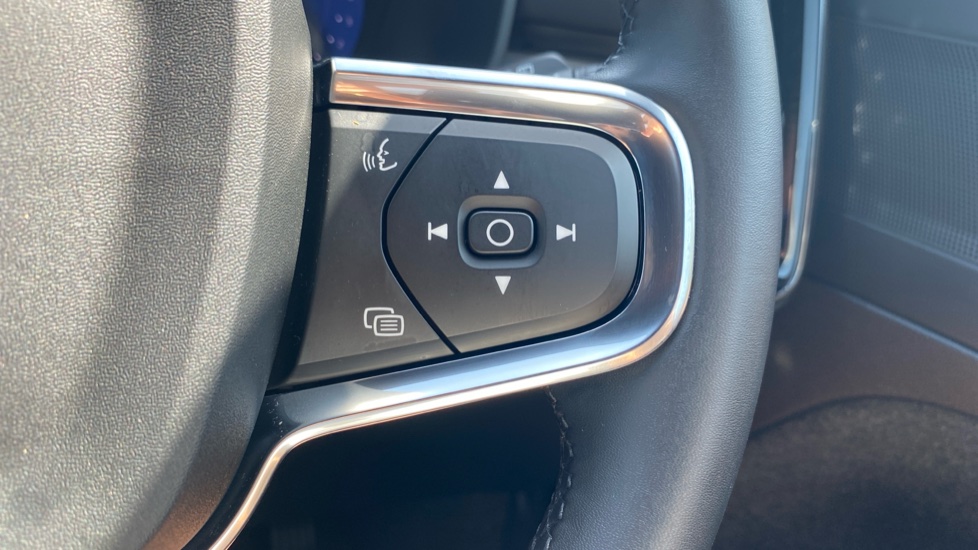 Volvo XC40 2.0 B3P Plus Black Edition 5dr Auto Petrol Estate - Image 30