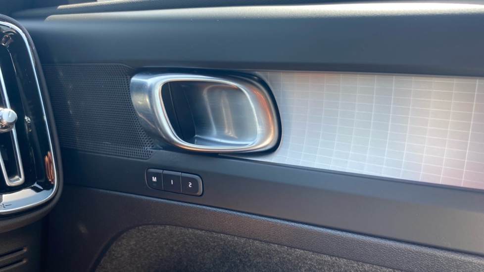 Volvo XC40 2.0 B3P Plus Black Edition 5dr Auto Petrol Estate - Image 33