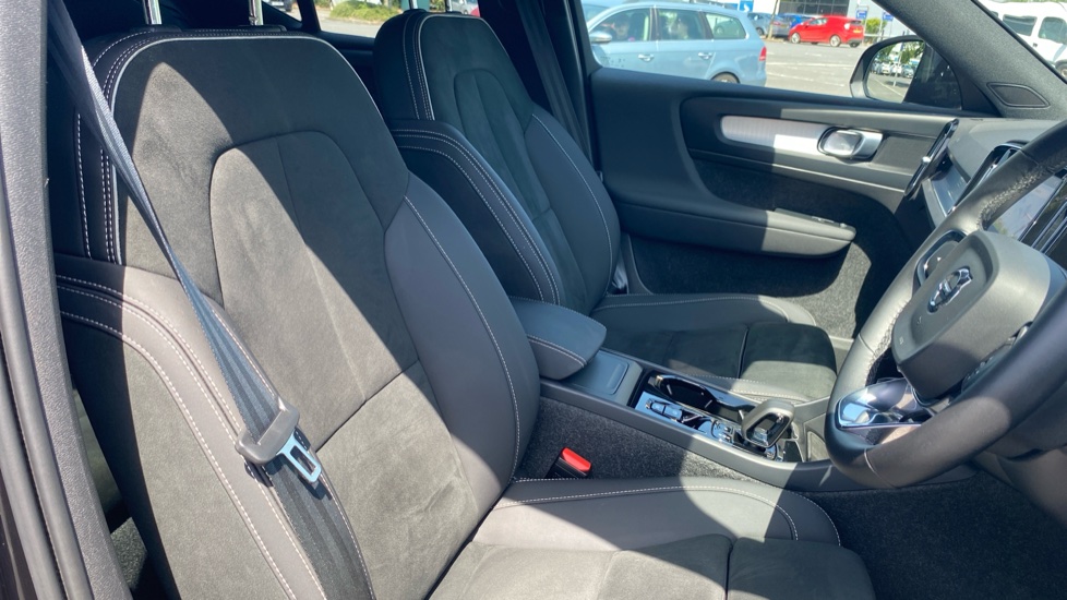 Volvo XC40 2.0 B3P Plus Black Edition 5dr Auto Petrol Estate - Image 37