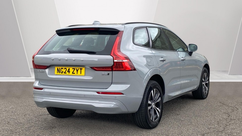 Volvo XC60 2.0 B5P Core 5dr AWD Geartronic Petrol Estate - Image 2