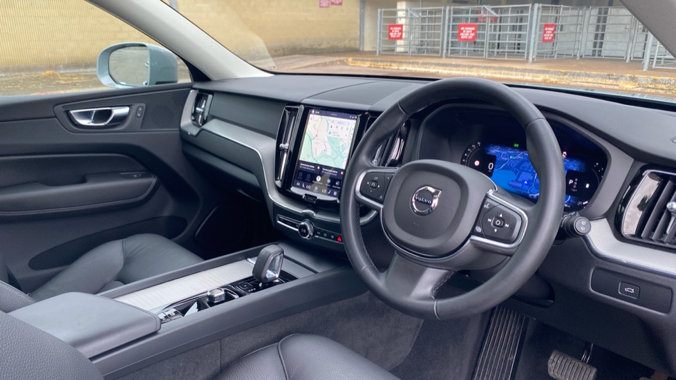 Volvo XC60 2.0 B5P Core 5dr AWD Geartronic Petrol Estate - Image 5