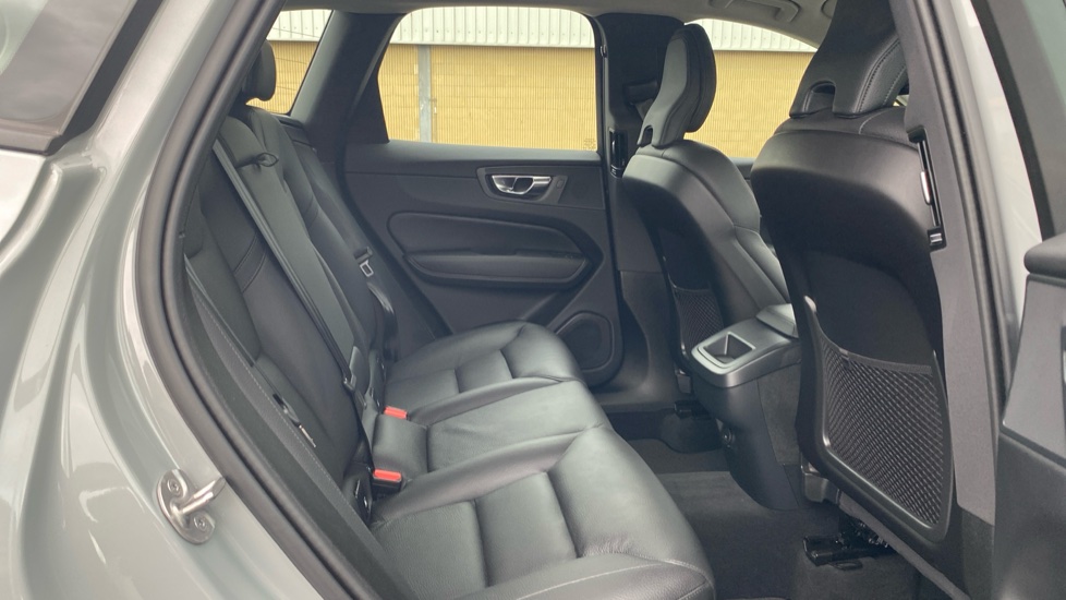 Volvo XC60 2.0 B5P Core 5dr AWD Geartronic Petrol Estate - Image 7