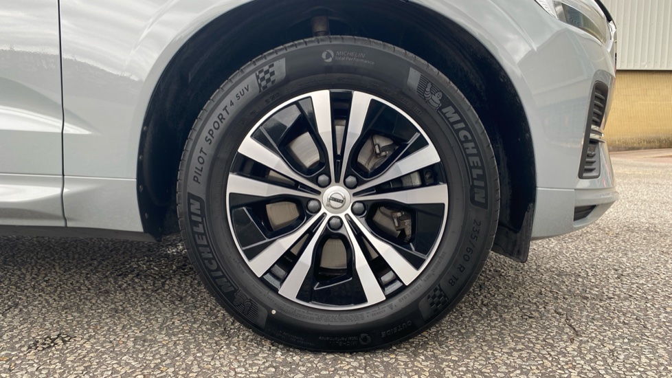 Volvo XC60 2.0 B5P Core 5dr AWD Geartronic Petrol Estate - Image 10