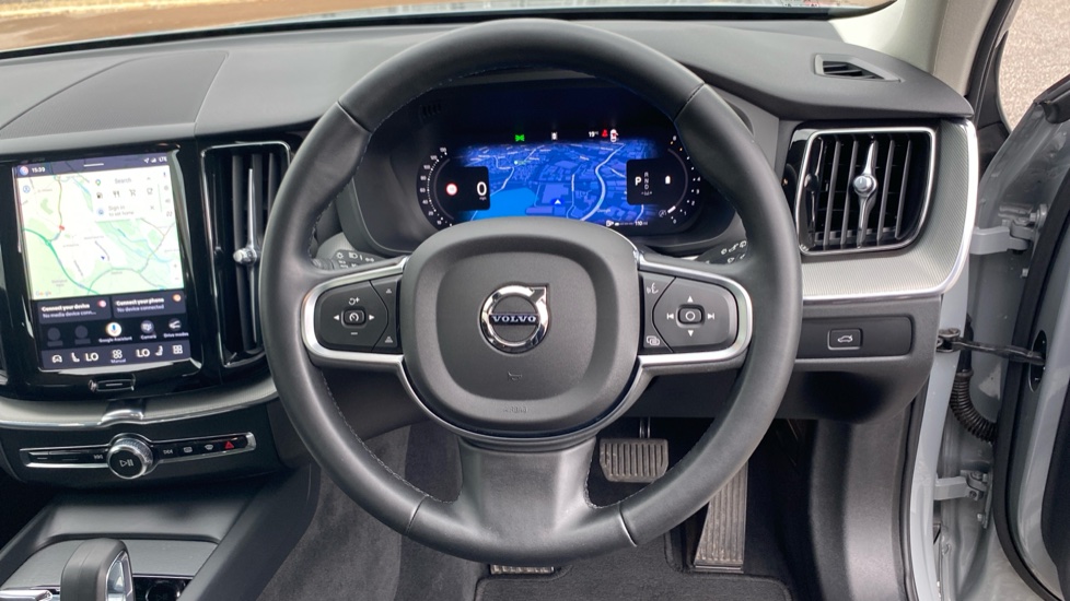 Volvo XC60 2.0 B5P Core 5dr AWD Geartronic Petrol Estate - Image 11