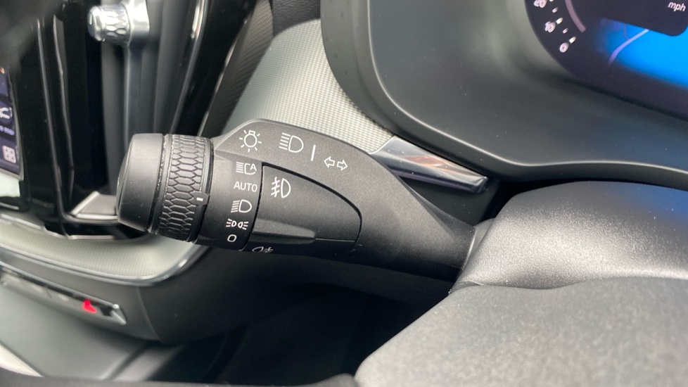 Volvo XC60 2.0 B5P Core 5dr AWD Geartronic Petrol Estate - Image 30
