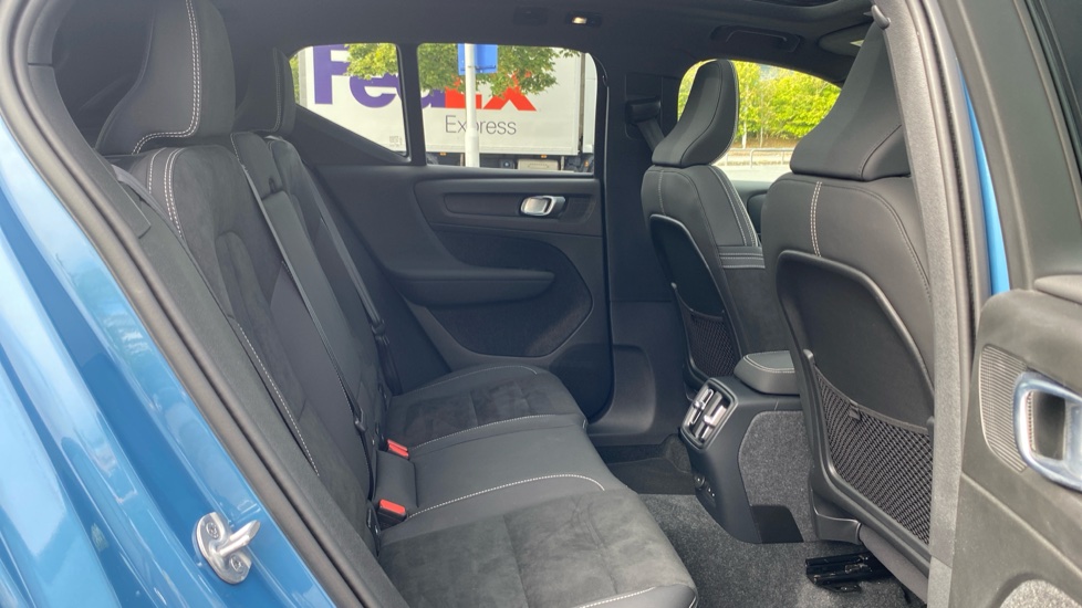 Volvo XC40 300kW Recharge Twin Ultimate 82kWh 5dr AWD Auto Electric Estate - Image 7