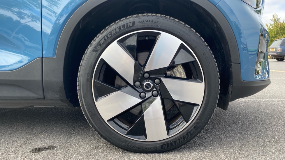 Volvo XC40 300kW Recharge Twin Ultimate 82kWh 5dr AWD Auto Electric Estate - Image 10
