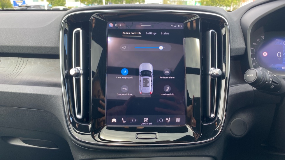 Volvo XC40 300kW Recharge Twin Ultimate 82kWh 5dr AWD Auto Electric Estate - Image 15
