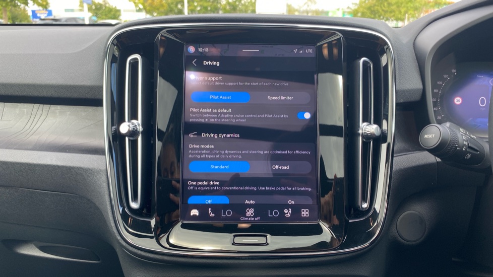 Volvo XC40 300kW Recharge Twin Ultimate 82kWh 5dr AWD Auto Electric Estate - Image 17