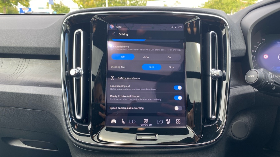 Volvo XC40 300kW Recharge Twin Ultimate 82kWh 5dr AWD Auto Electric Estate - Image 18