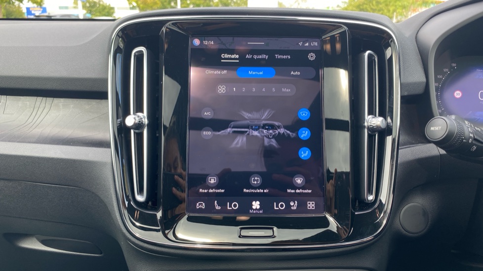 Volvo XC40 300kW Recharge Twin Ultimate 82kWh 5dr AWD Auto Electric Estate - Image 23