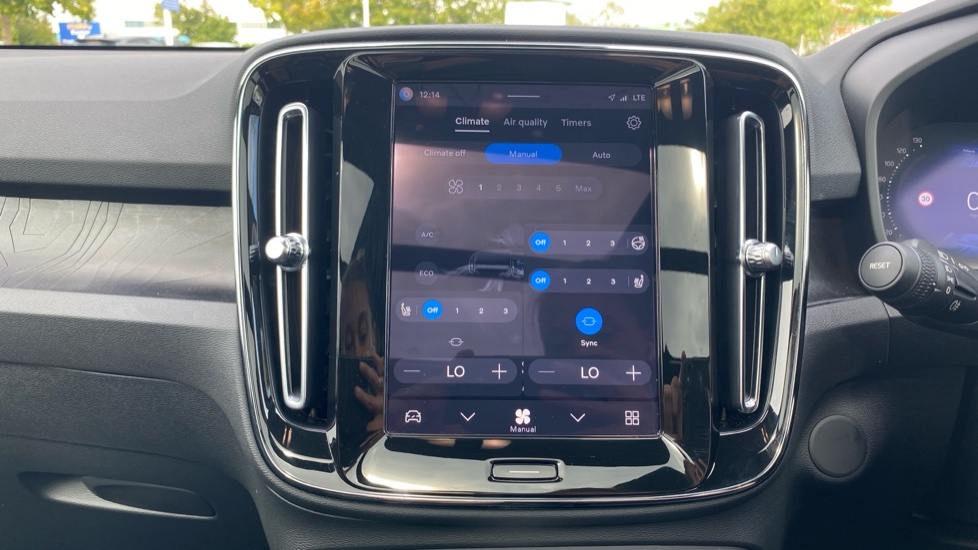 Volvo XC40 300kW Recharge Twin Ultimate 82kWh 5dr AWD Auto Electric Estate - Image 24