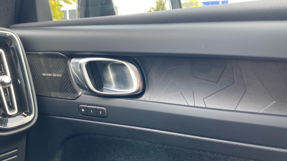 Volvo XC40 300kW Recharge Twin Ultimate 82kWh 5dr AWD Auto Electric Estate - Image 35