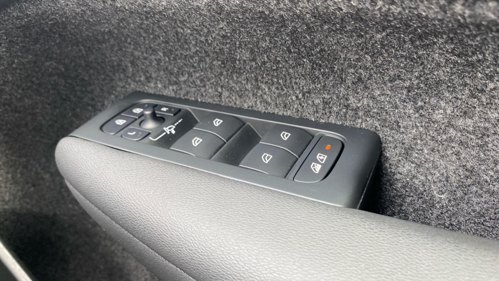 Volvo XC40 300kW Recharge Twin Ultimate 82kWh 5dr AWD Auto Electric Estate - Image 36