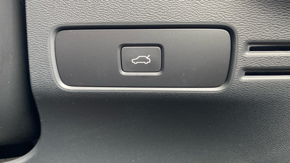 Volvo XC40 300kW Recharge Twin Ultimate 82kWh 5dr AWD Auto Electric Estate - Image 37