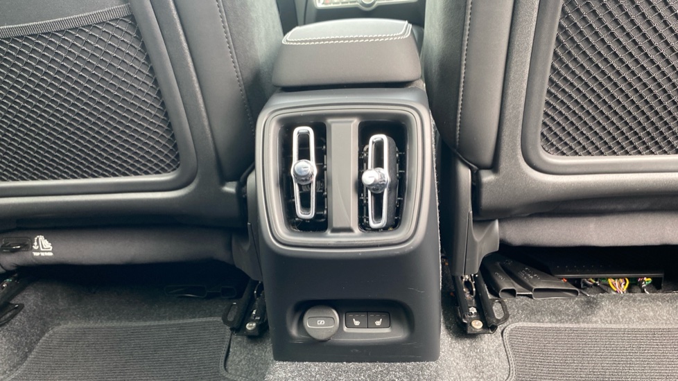 Volvo XC40 300kW Recharge Twin Ultimate 82kWh 5dr AWD Auto Electric Estate - Image 41