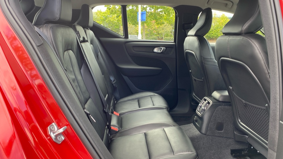 Volvo XC40 1.5 T5 Recharge PHEV Inscription Pro 5dr Auto Estate - Image 7