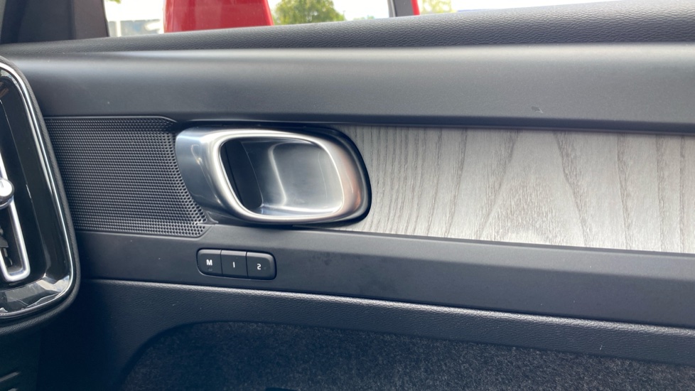 Volvo XC40 1.5 T5 Recharge PHEV Inscription Pro 5dr Auto Estate - Image 32
