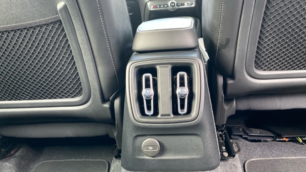 Volvo XC40 1.5 T5 Recharge PHEV Inscription Pro 5dr Auto Estate - Image 37