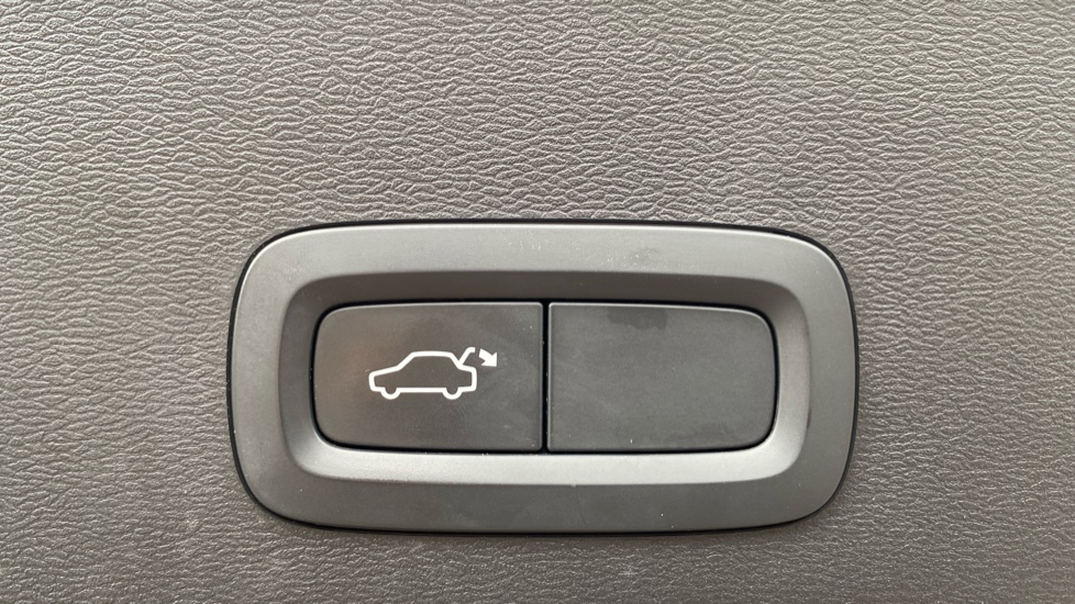 Volvo XC40 1.5 T5 Recharge PHEV Inscription Pro 5dr Auto Estate - Image 40