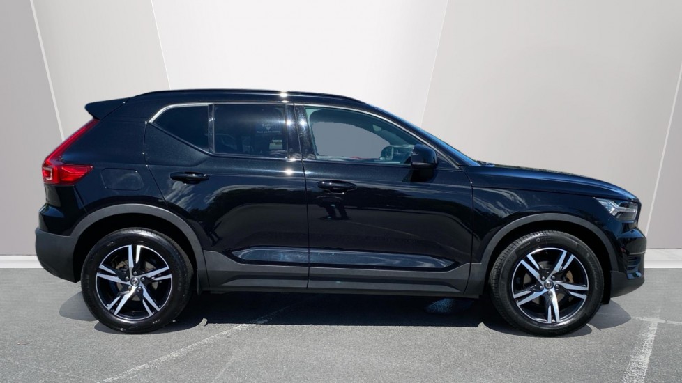 Volvo XC40 1.5 T3 [163] R DESIGN 5dr Geartronic Petrol Estate - Image 3