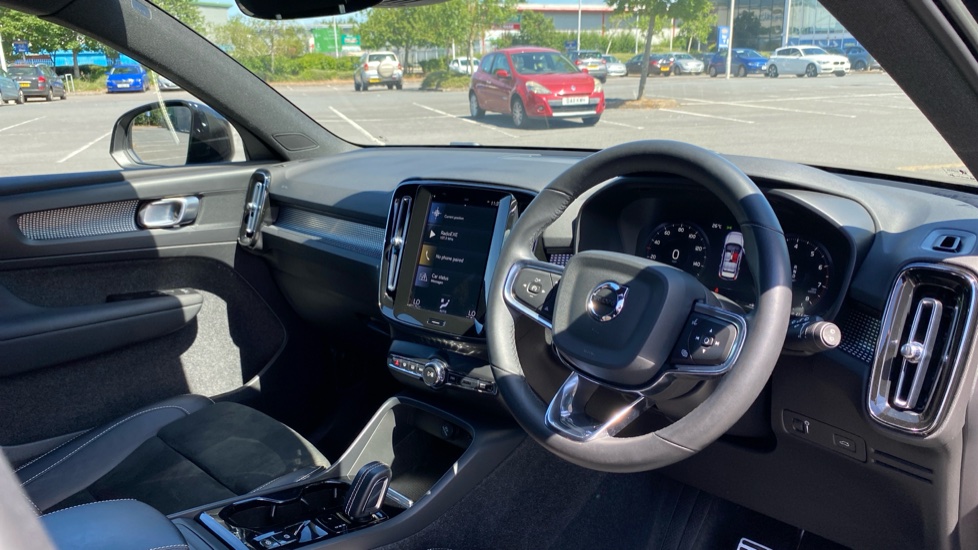 Volvo XC40 1.5 T3 [163] R DESIGN 5dr Geartronic Petrol Estate - Image 4