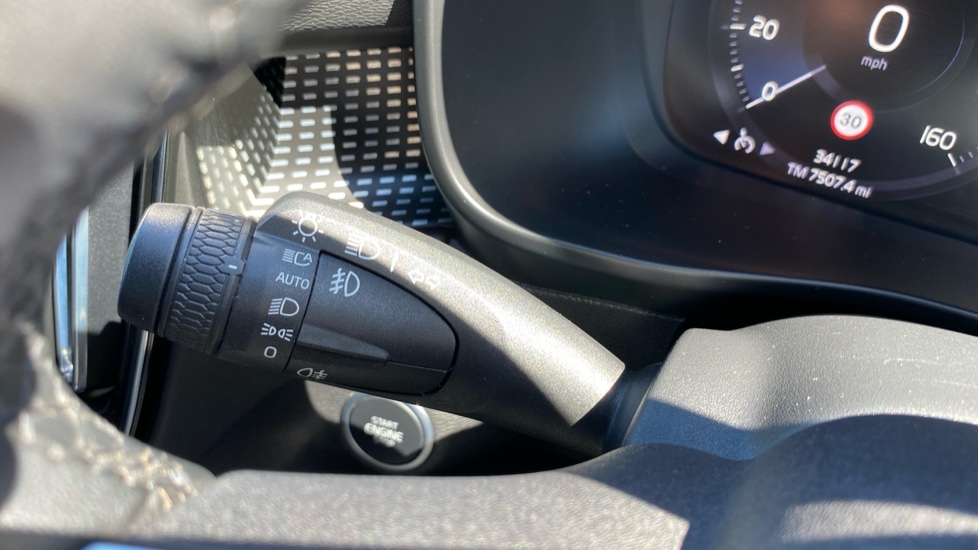 Volvo XC40 1.5 T3 [163] R DESIGN 5dr Geartronic Petrol Estate - Image 26