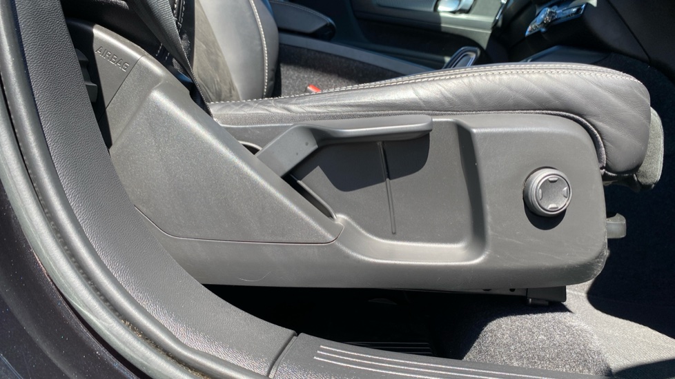 Volvo XC40 1.5 T3 [163] R DESIGN 5dr Geartronic Petrol Estate - Image 32