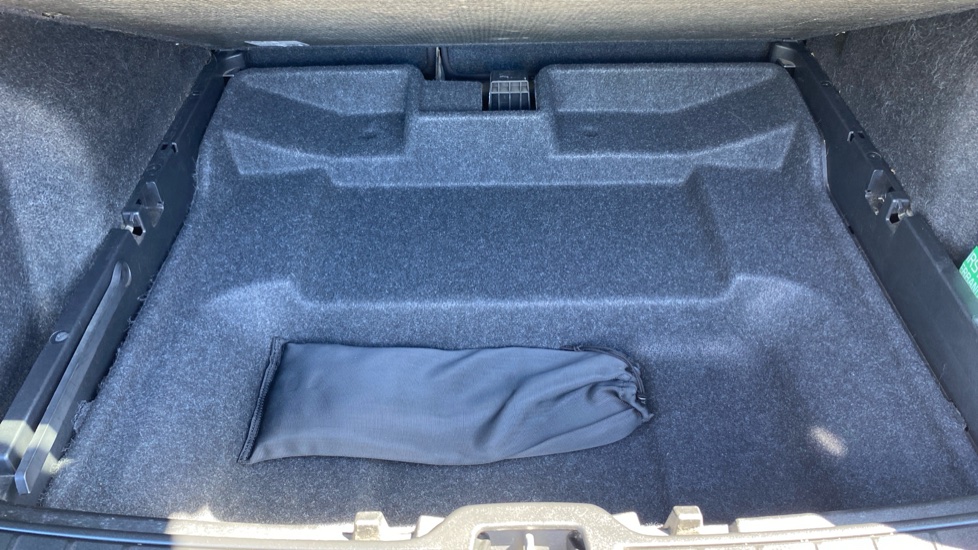 Volvo XC40 1.5 T3 [163] R DESIGN 5dr Geartronic Petrol Estate - Image 37
