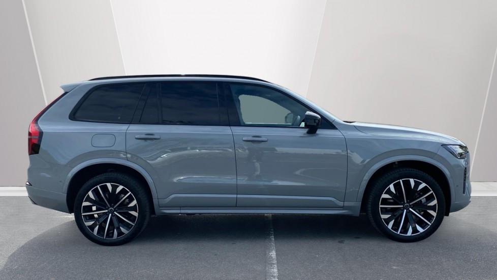 Volvo XC90 2.0 T8 PHEV Ultra Dark 5dr AWD Geartronic Estate - Image 3