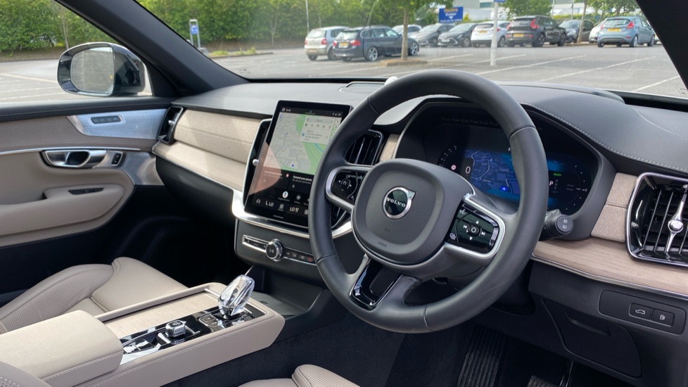 Volvo XC90 2.0 T8 PHEV Ultra Dark 5dr AWD Geartronic Estate - Image 4