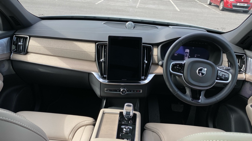 Volvo XC90 2.0 T8 PHEV Ultra Dark 5dr AWD Geartronic Estate - Image 5