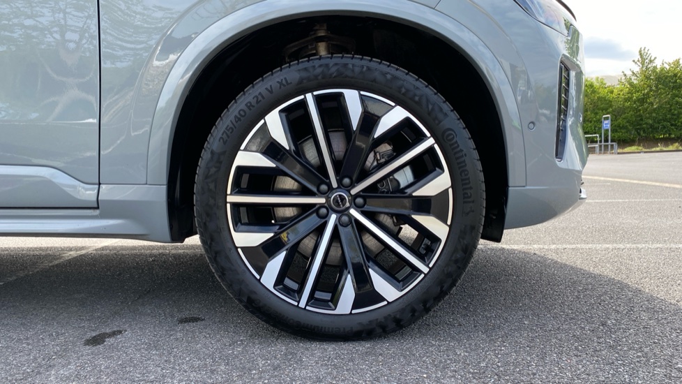 Volvo XC90 2.0 T8 PHEV Ultra Dark 5dr AWD Geartronic Estate - Image 9