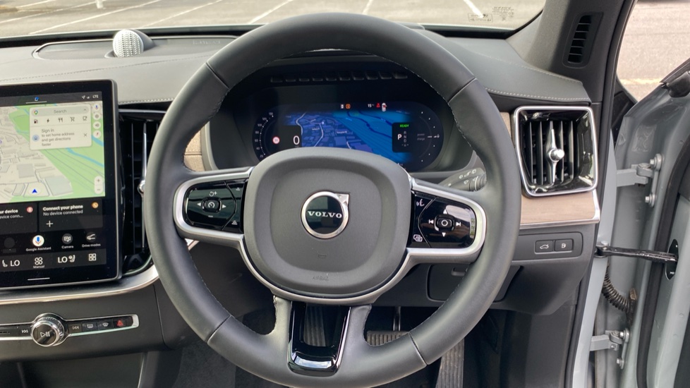Volvo XC90 2.0 T8 PHEV Ultra Dark 5dr AWD Geartronic Estate - Image 10