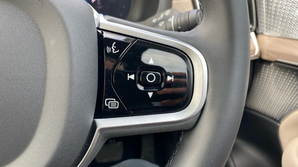 Volvo XC90 2.0 T8 PHEV Ultra Dark 5dr AWD Geartronic Estate - Image 32