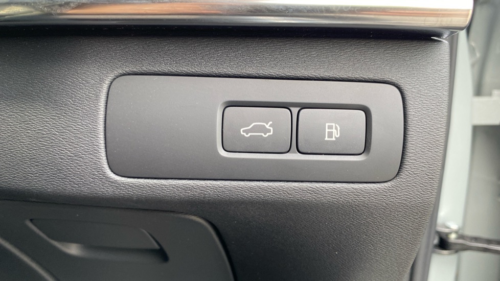 Volvo XC90 2.0 T8 PHEV Ultra Dark 5dr AWD Geartronic Estate - Image 37