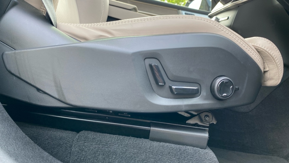 Volvo XC90 2.0 T8 PHEV Ultra Dark 5dr AWD Geartronic Estate - Image 38