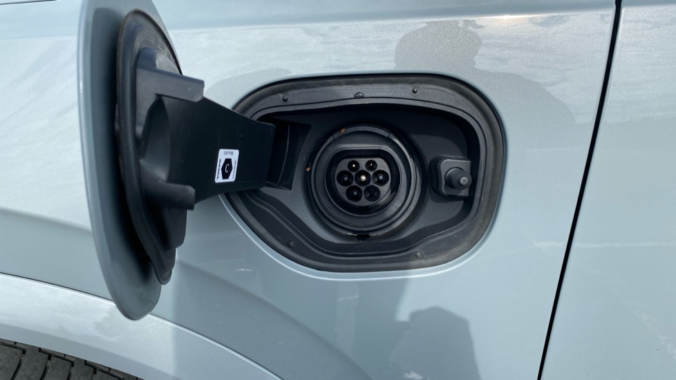Volvo XC90 2.0 T8 PHEV Ultra Dark 5dr AWD Geartronic Estate - Image 51