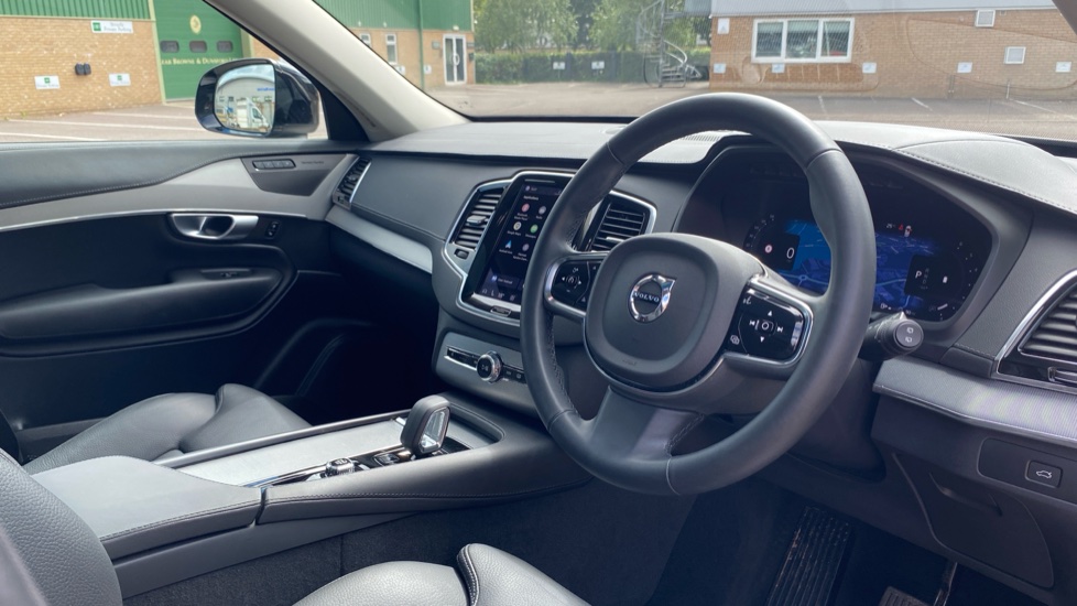 Volvo XC90 2.0 B5D [235] Plus Dark 5dr AWD Geartronic Diesel Estate - Image 4