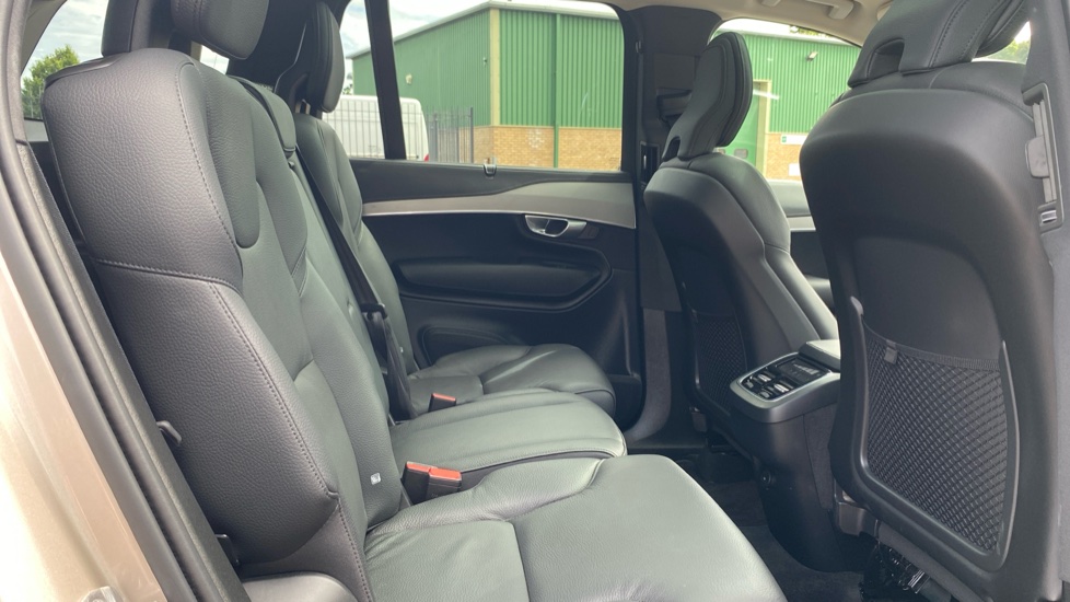 Volvo XC90 2.0 B5D [235] Plus Dark 5dr AWD Geartronic Diesel Estate - Image 6