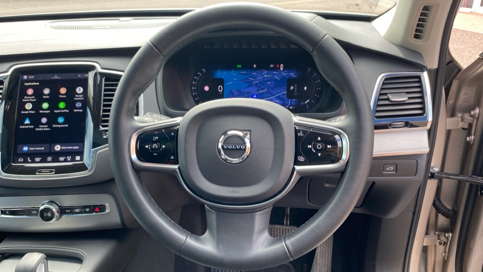 Volvo XC90 2.0 B5D [235] Plus Dark 5dr AWD Geartronic Diesel Estate - Image 10