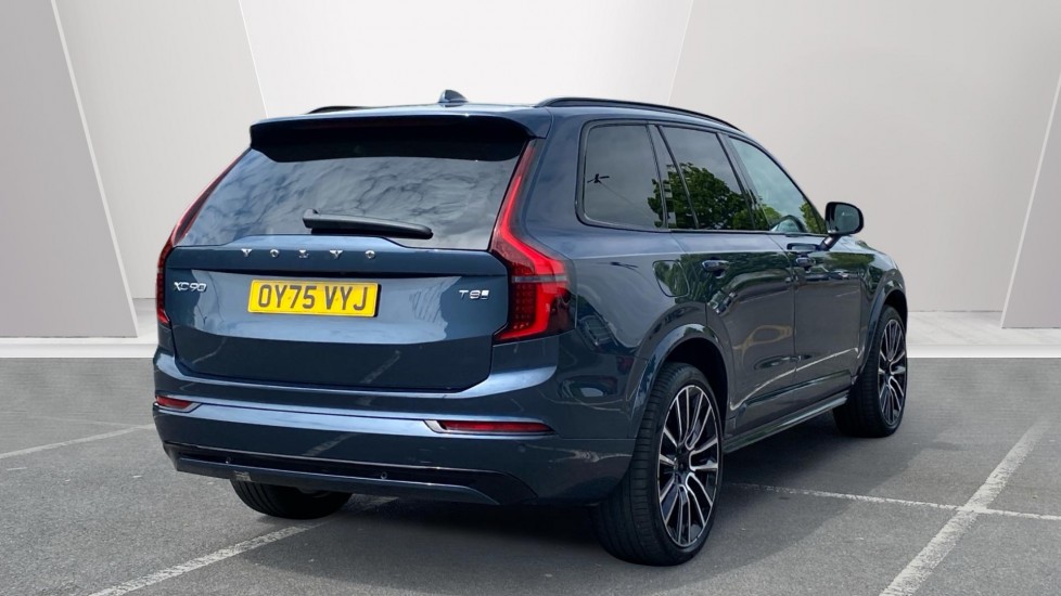Volvo XC90 2.0 T8 PHEV Ultra Dark 5dr AWD Geartronic Estate - Image 2